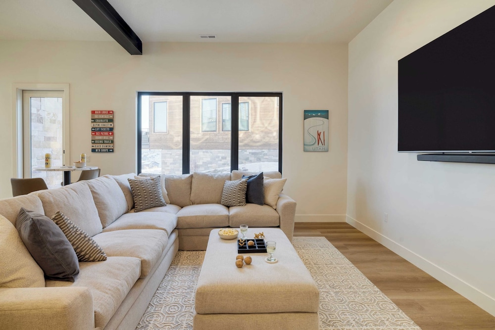 Mins to Deer Valley Lift Firepit, Game Room, Views, 5bdr Orion by Avantstay