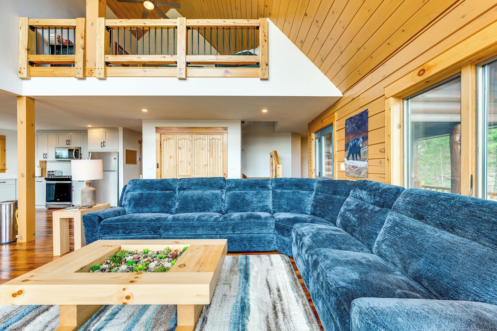 Mtn-view Deck: Scenic Conway Log Cabin!