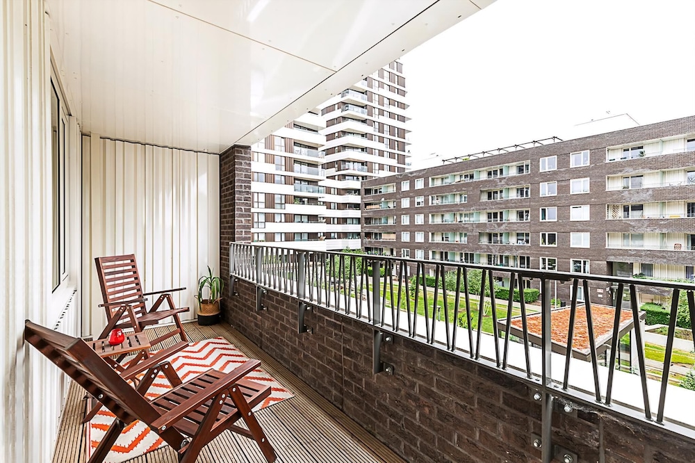 Modern 2-bed Flat With Terraces in Leyton