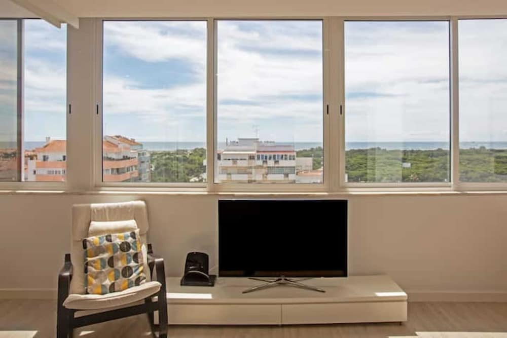Magnificent 1 Bedroom Apartment With Views Over The Ocean view 4