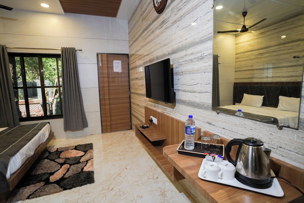 Hotel Kumar Plaza
