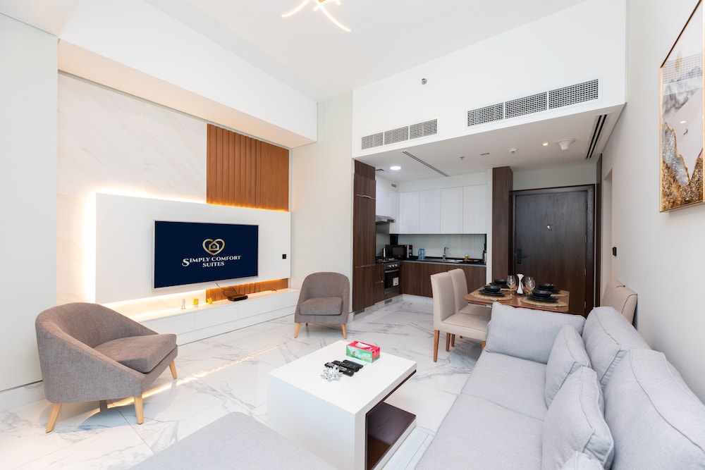 SIMPLY COMFORT Urban Chic Suites in J One Tower City & Canal Views