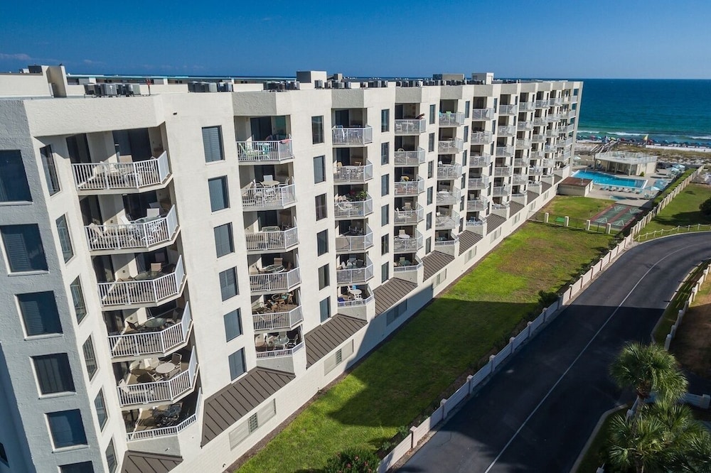 Inlet Reef 306 2 Bedroom Condo by RedAwning