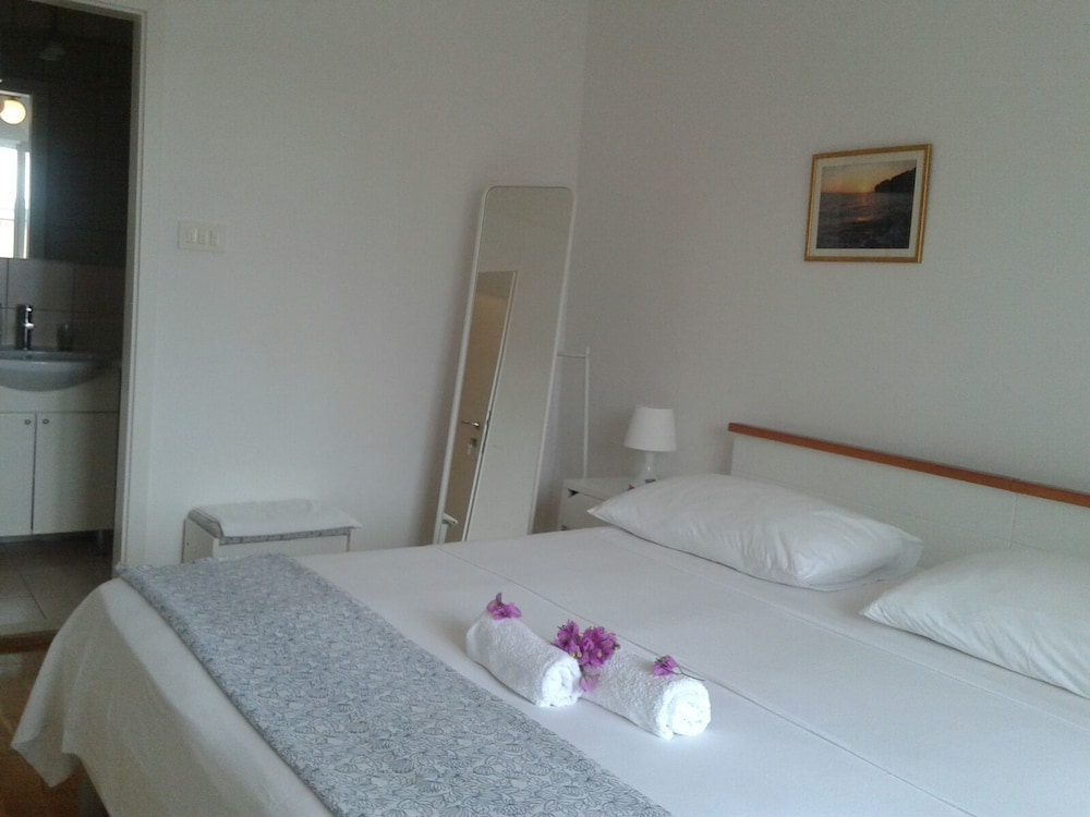 Rooms Lana