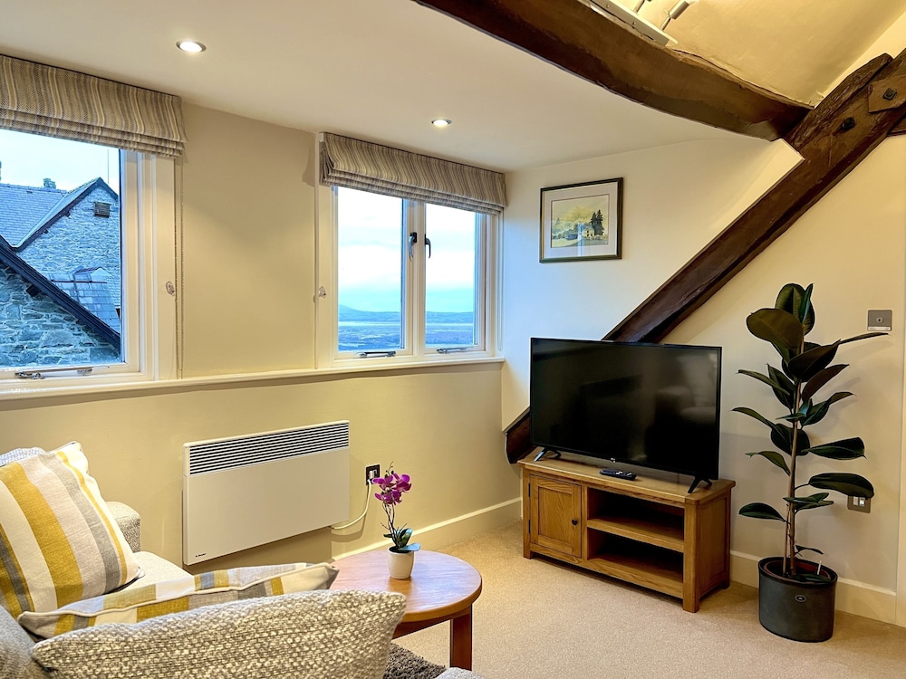 Castle Cottage Inn