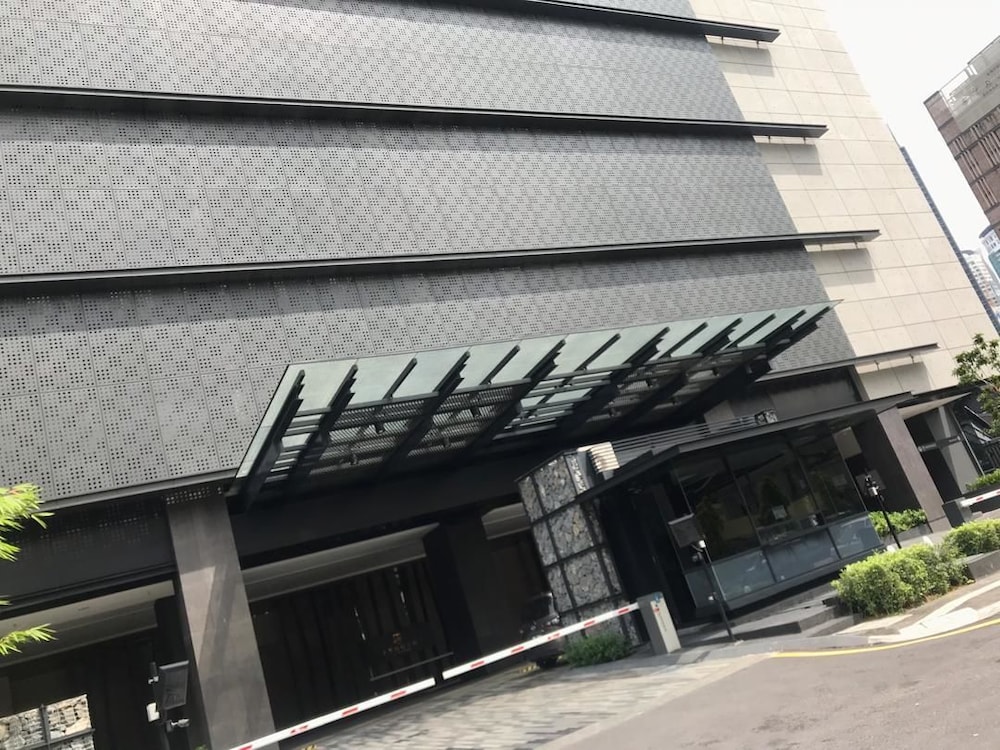 7Stonez Anggun Suites
