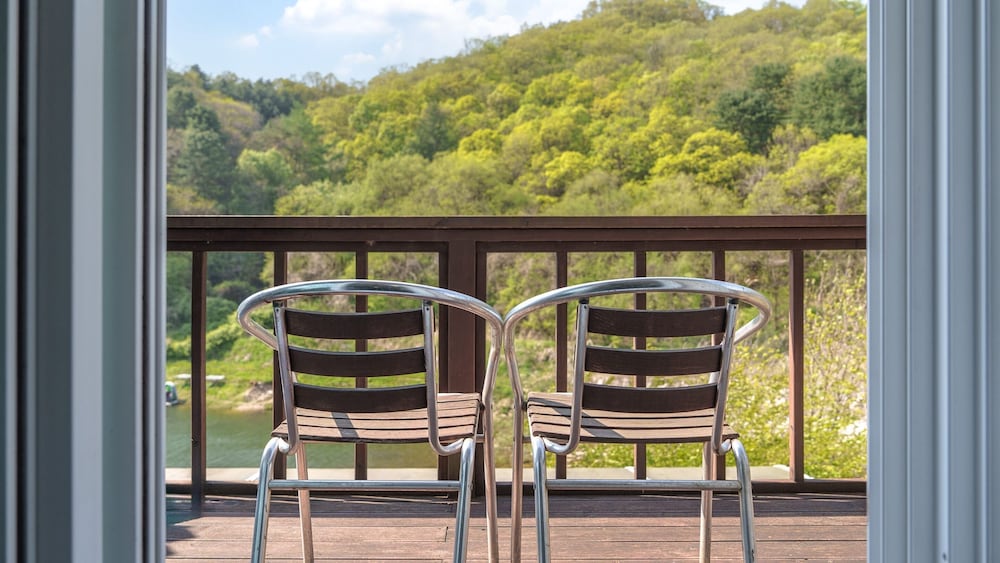 Gapeong Eoneunal Spa Pet Pension
