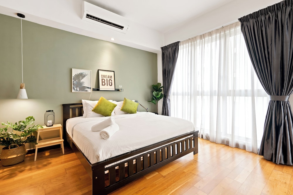 NaiBnB @ Regalia Residence