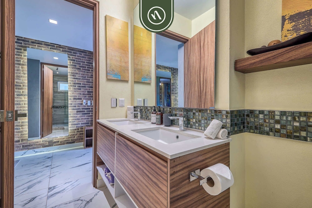 Amazing 1BR Penthouse With Balcony - Gym - Pool