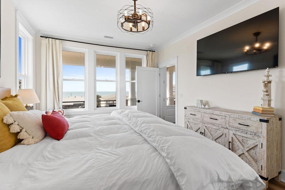 1040 Break / 1040 Ocean Blvd West 4 Bedroom Home by RedAwning