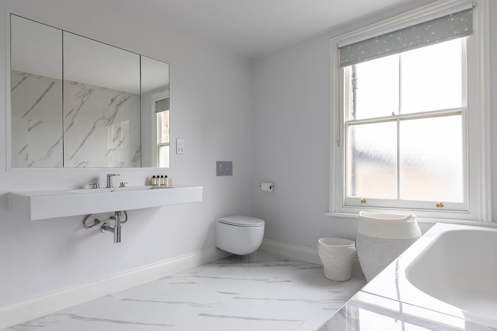 Radipole Road IV by Onefinestay