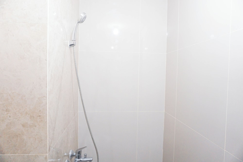 Good Living Studio Room Transpark Cibubur Apartment