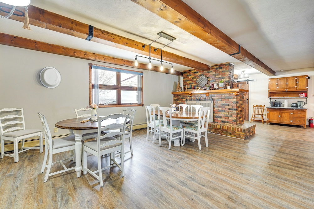 Fire Pit + Game Room: North East Family Retreat!