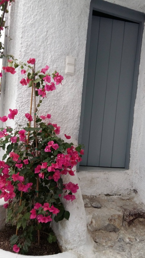 Charming 1705 Castle House in Pirgos Kallistis, Greece