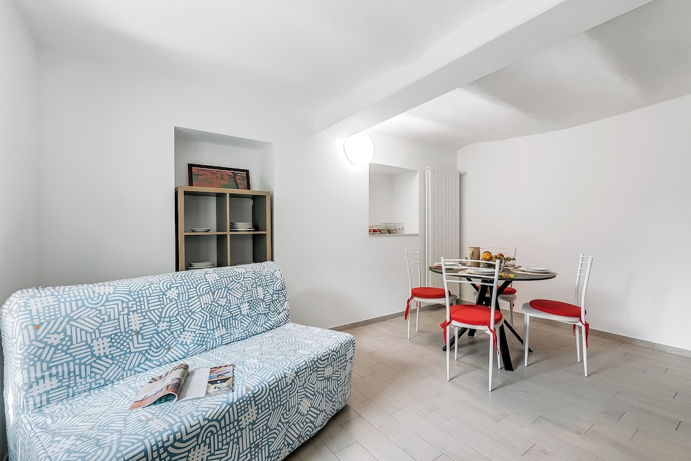 Iris Apartment