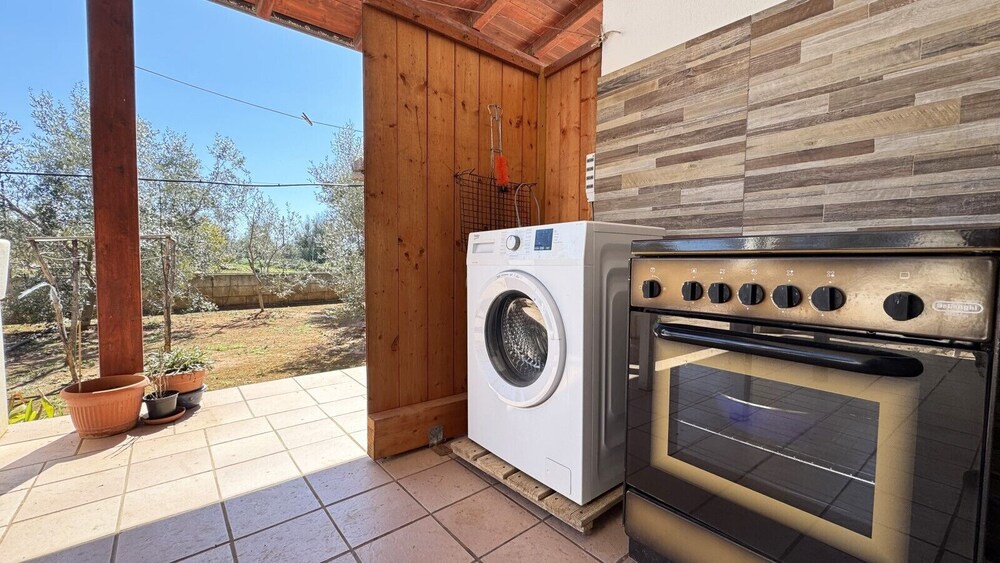 Villa Ulivo Sleeps 7 Garden Close to the sea