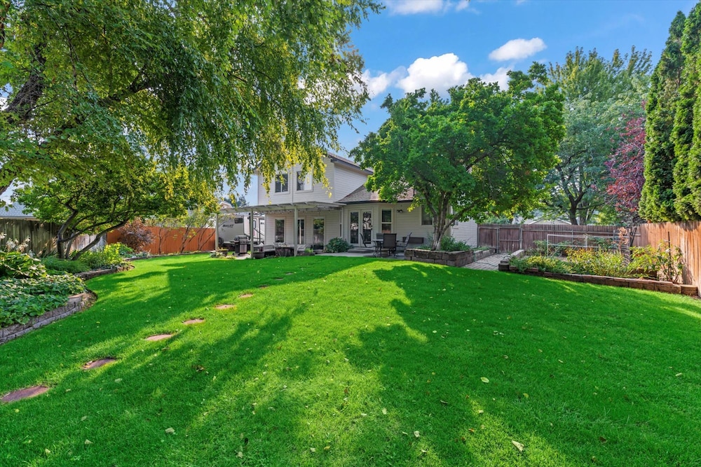 Cozy 5BR w Fire Pit BBQ Near Topgolf Fun