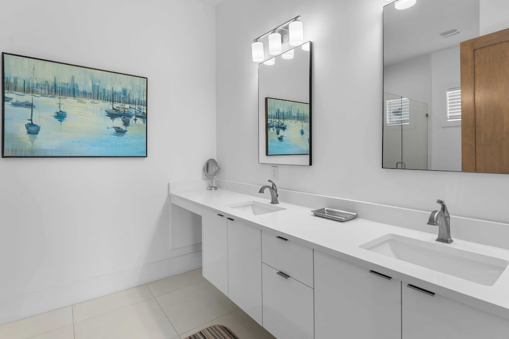 Walk to Beach + Pool, Hot Tub & Game Room 30A Ohana Grande by Avantstay