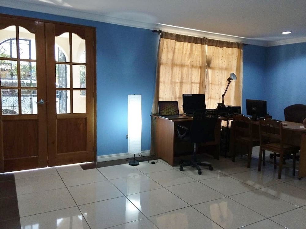 Hotel Hostal Villa Catalina - Image 1