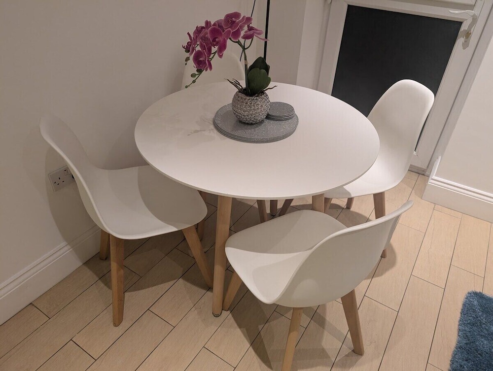 City Escape 1 Bedroom Flat in Swansea Centre