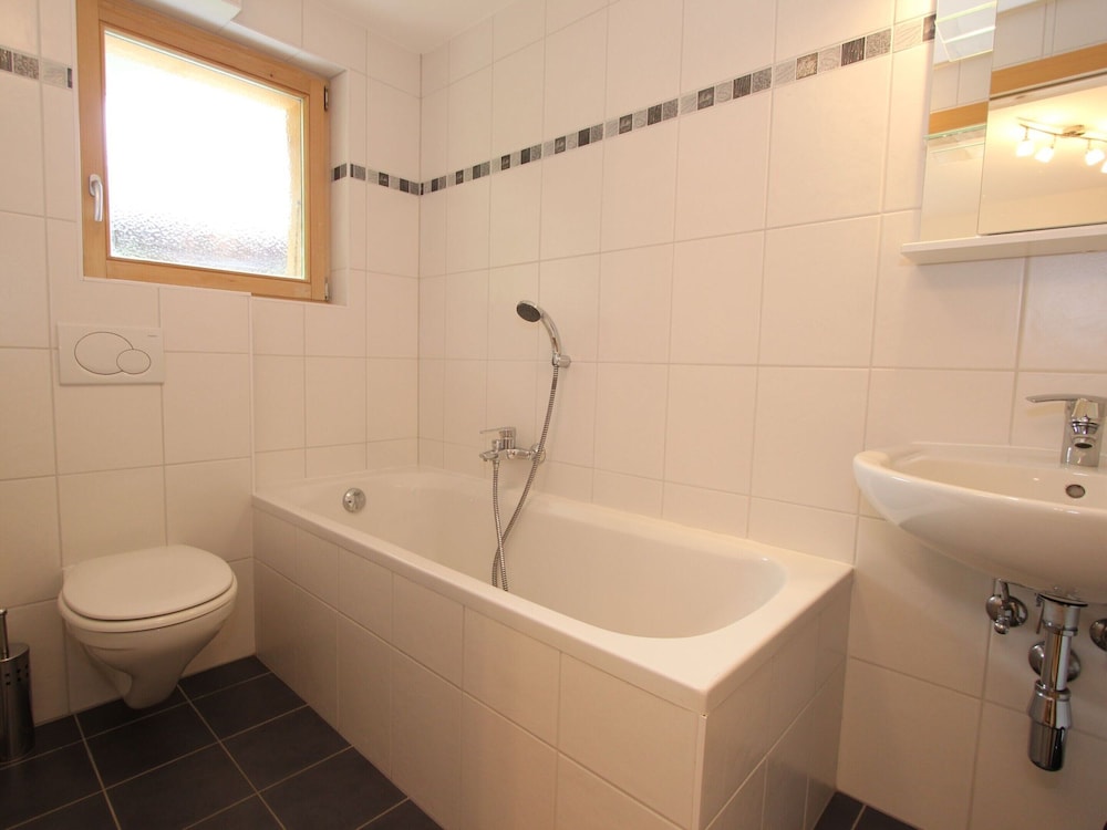 Luxury Chalet with Hot Tub in La Tzoumaz