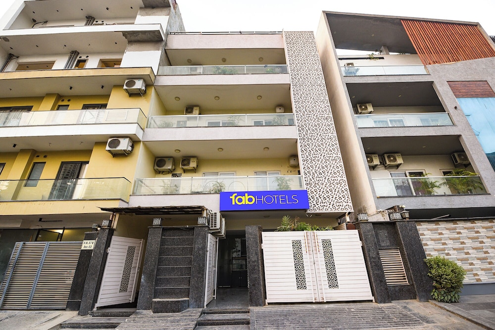 Fabhotel Monsella