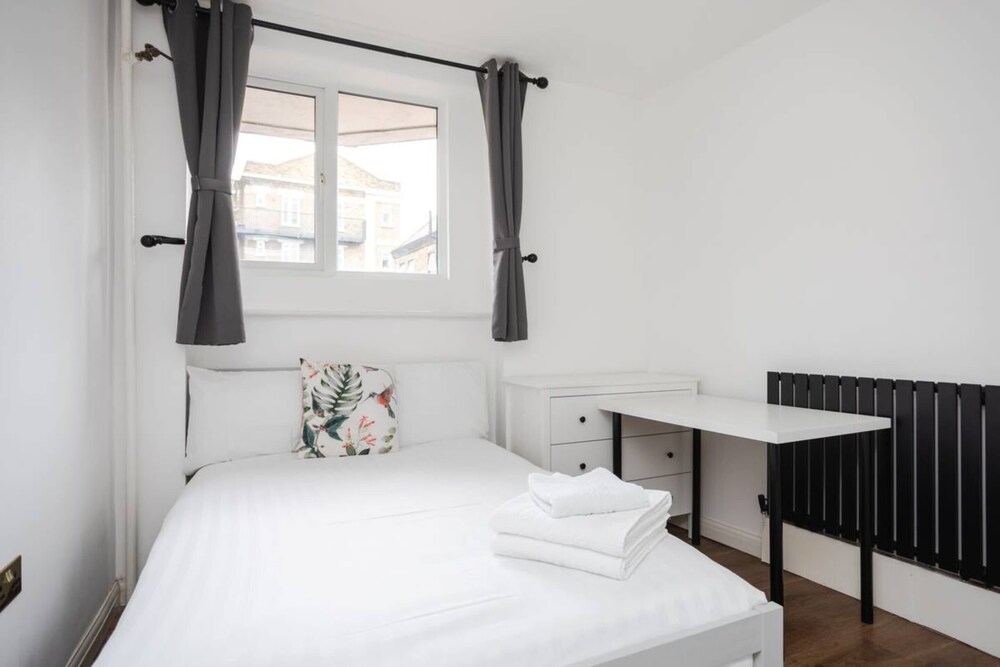 Spacious 4 Bedroom Apartment in Bethnal Green