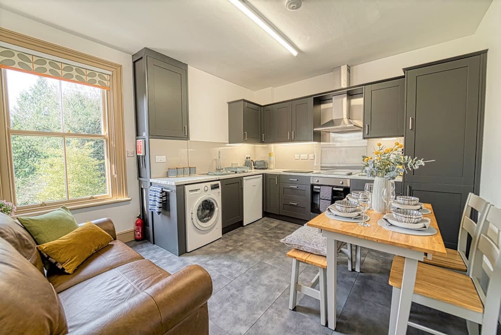 Host Stay Upper Tything Apartment