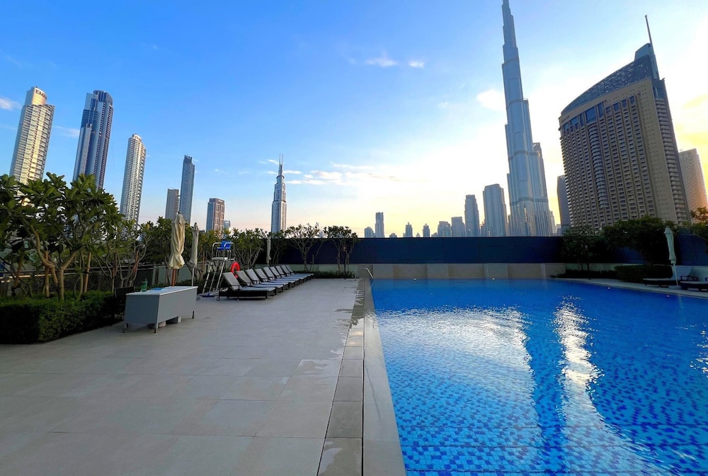 Premium 2BR Downtown Apt w Dubai Mall Access