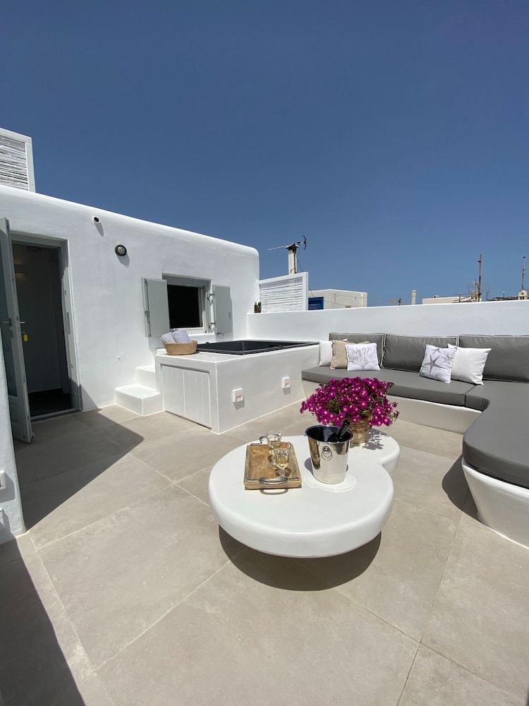 Mykonos 22 Superb Town Penthouse With Jacuzzi Spa