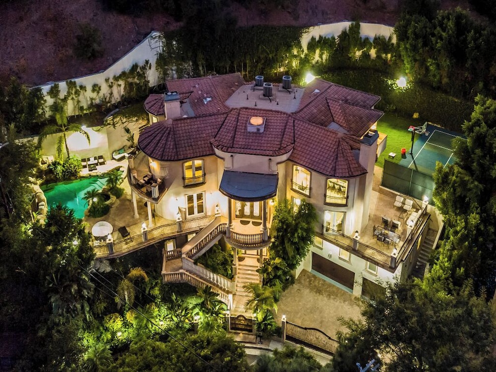 Robmar Mansion - Beverly Hills Mediterranean Estate With Pool & Sport Court