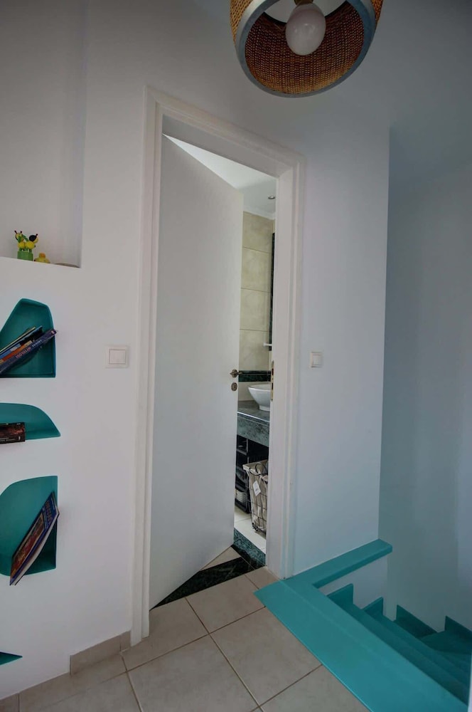 Villa Elias 1BR Upper Apt with Pool
