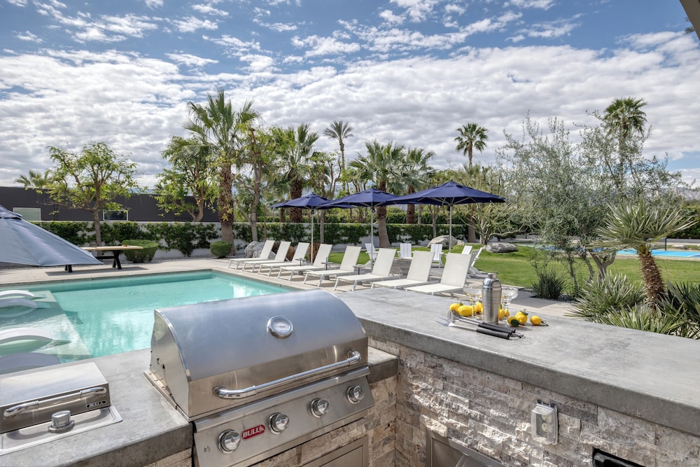 The Polo Villas by AvantStay – Modern Oasis Near Empire Polo Club