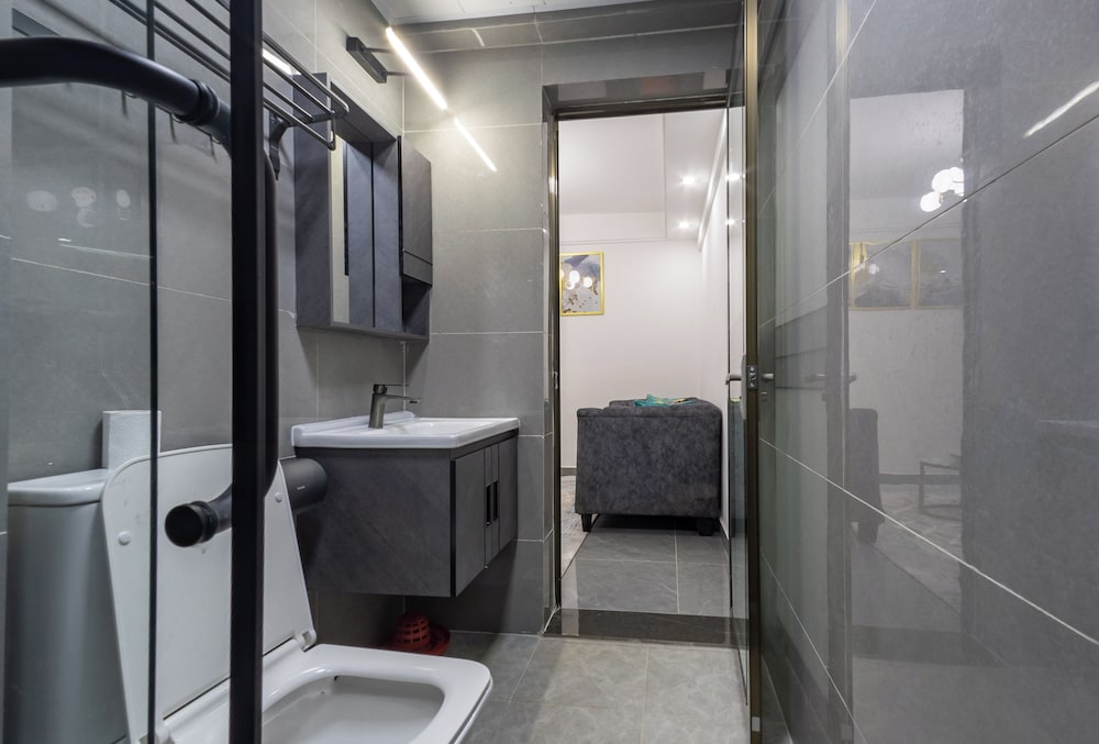 Erica Suites - Riverside 1BR Apartments