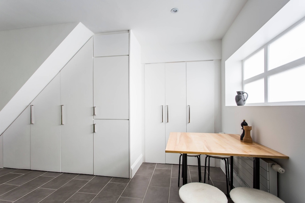 Campden Street VII by Onefinestay