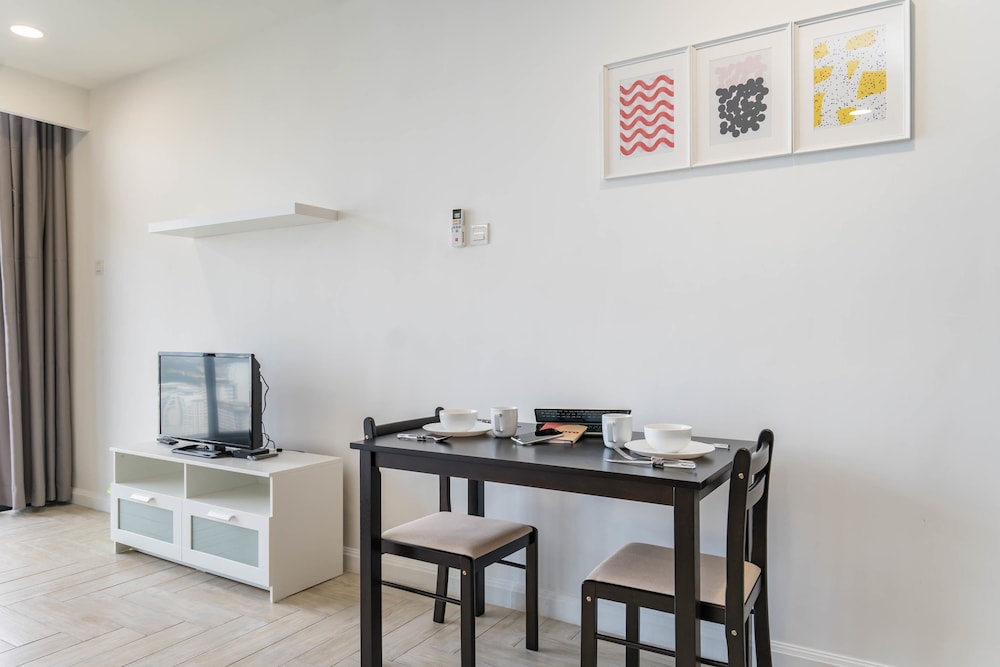 OYO Home 44050 Essential Studio Empire Marriot photo 6