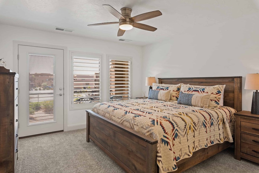 Desert Rose Getaway by RedAwning view 4