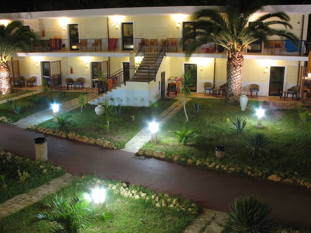 Hotel Club - Baia Dei Gigli photo 2