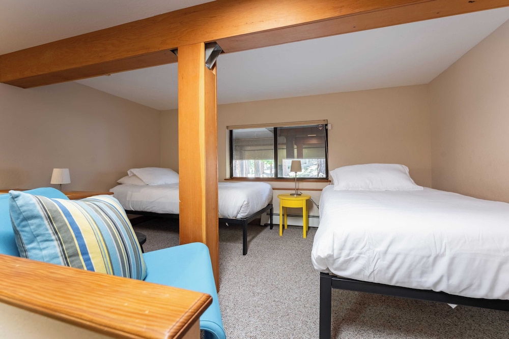 Crystal View by Avantstay Al Fresco Dining w/ View of Lake Tahoe + Crystal Bay