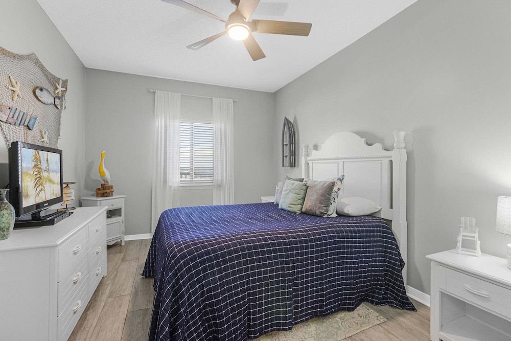 Palms 915- Premier Beachfront Condo