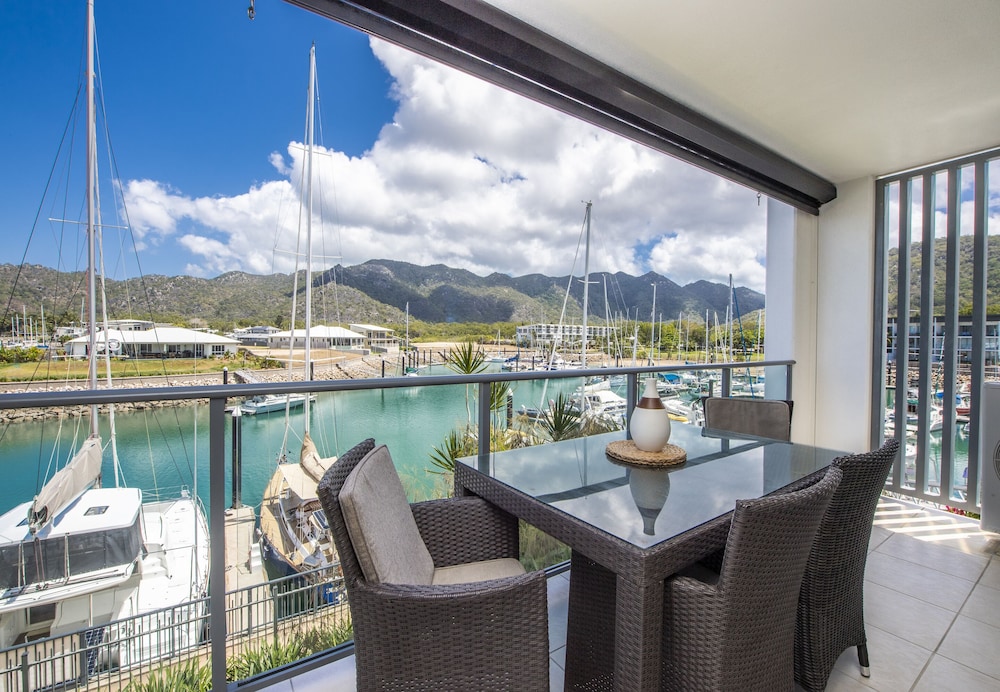 Hotel Magnetic Blue Waterfront Apartments - Image 1