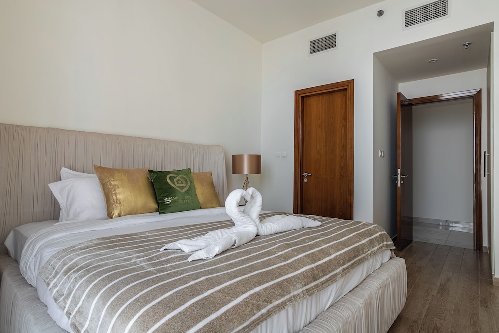 SIMPLY COMFORT Luxury 2Br Apt with Stunning Views Amna Tower