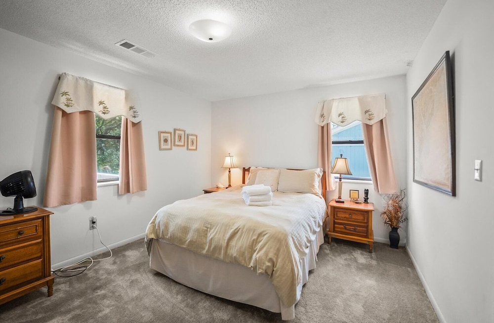 Coastal Charm With Canal Views - 419 Tarpon Blvd, Fripp Island