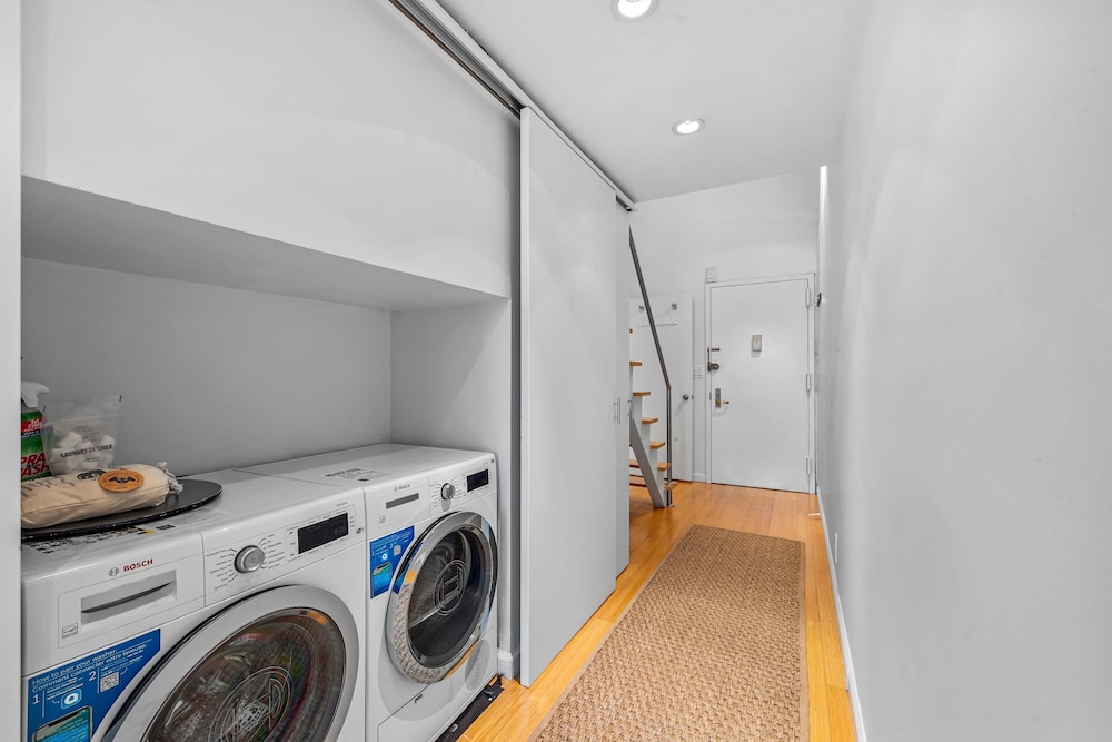 Barrow by Rove Travel 1BR Loft w Shared Roof
