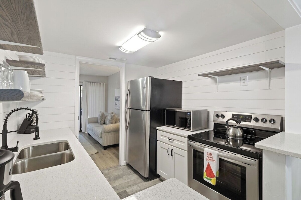 Hilton Head 3BR Retreat Pool, Dining & Shops