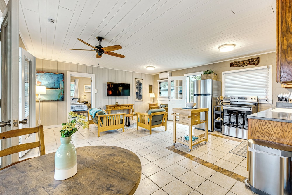 Relax & Refresh: Waterfront Cottage in Panacea