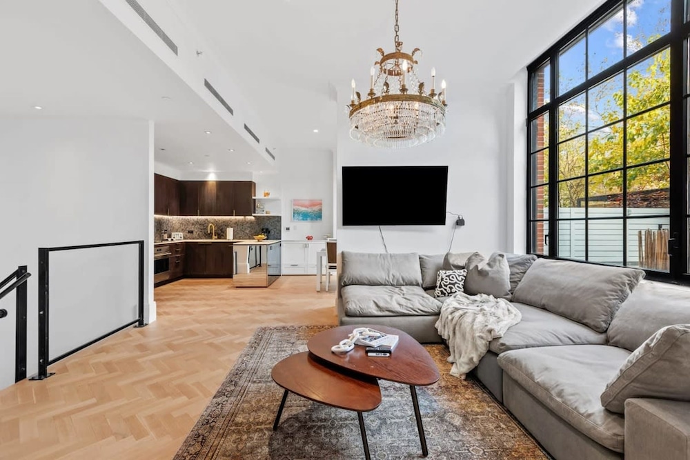 Clinton by Rovetravel 3BR Duplex w Backyard