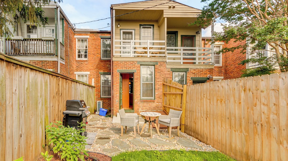 Dtwn at Your Door: Historic Frederick Gem w/ Yard!