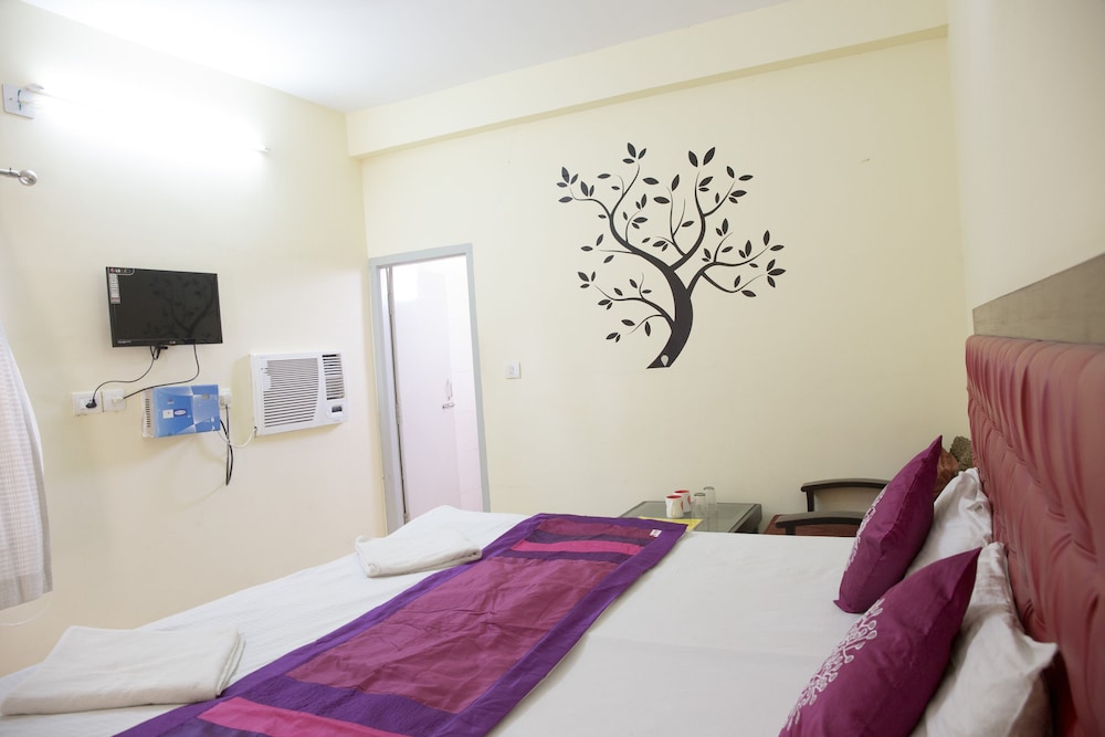 OYO 1949 Hotel Surya Garden