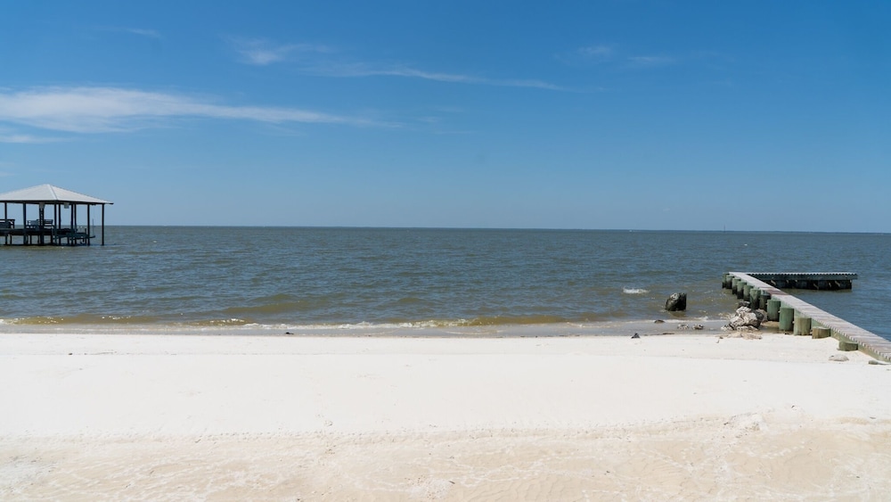 Tramarlis - Bright And Airy Bayfront Home. Enjoy Unobstructed Views And Amazing Fishing! 5 Bedroom Home by RedAwning view 3
